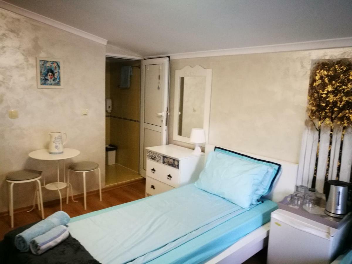 Paradise Hotel *